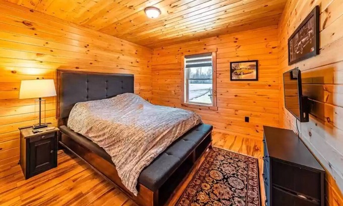 Whippleville Cabaña | Charming All Wood InteriorAdirondak Cottage