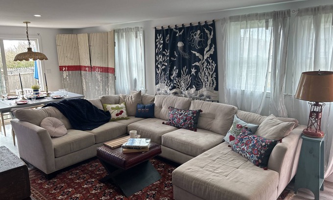Town of East Hampton Cabaña | Charming, almost oceanfront private Montauk beach cottage