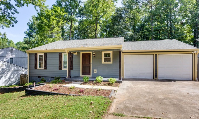 Alpharetta Casa | Charming Alpharetta Home w/ Spacious Yard!