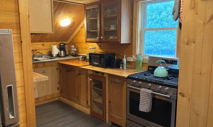Moscow Otro | Charming and convenient, private unit in original farmhouse in Waterbury Center.
