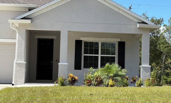Port Charlotte Casa | Charming and cozy 3-bedroom house with WiFi, AC in delightful Port Charlotte, FL