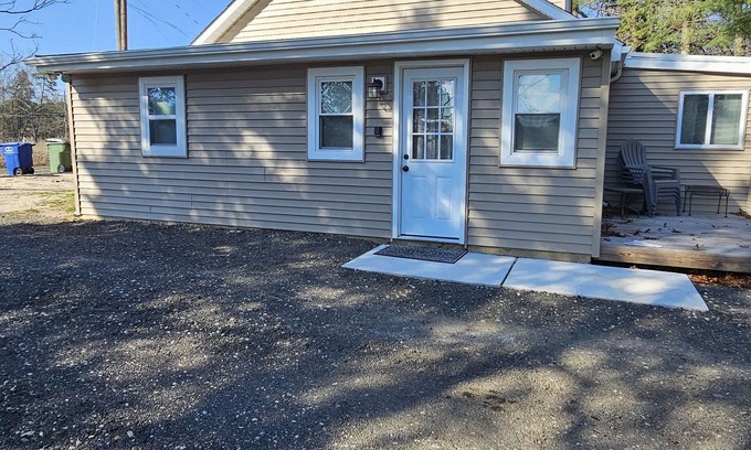 Marlton Apartamento | Charming and cozy 2-bed home in Evesham with everything needed for your stay.