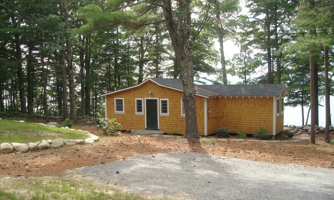South Casco Cabaña | Charming and cozy Maine cottage with picturesque views of Sebago Lake!