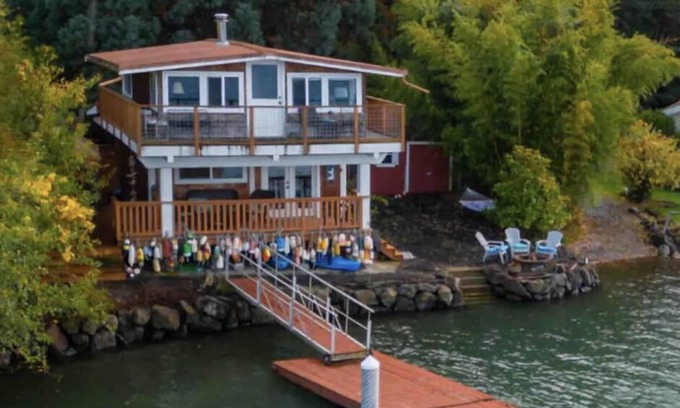 West Hills Cabaña | Charming and Cozy Waterfront Cabin With Hot Tub