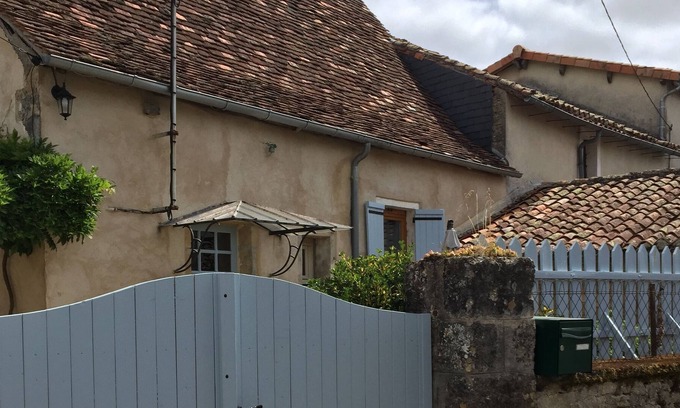 Corgnac-sur-l'Isle Cabaña | Casa de carácter encantador y tranquilo para dos!