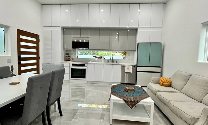 Greenbriar Casa | Charming and modern 2-bedroom house with AC, WiFi in serene Glendale, Sleeps 5