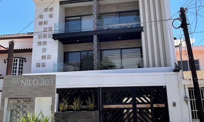 Las Gaviotas Apartamento | Charming and nightlife haven-bedroom apartment with AC, in beautiful Mazatlán