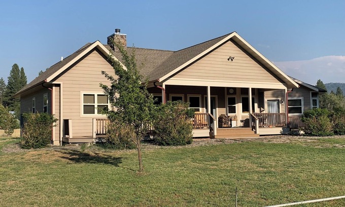 Grantsdale Casa | Charming and private 3-bedroom house on Camas Creek South of Hamilton