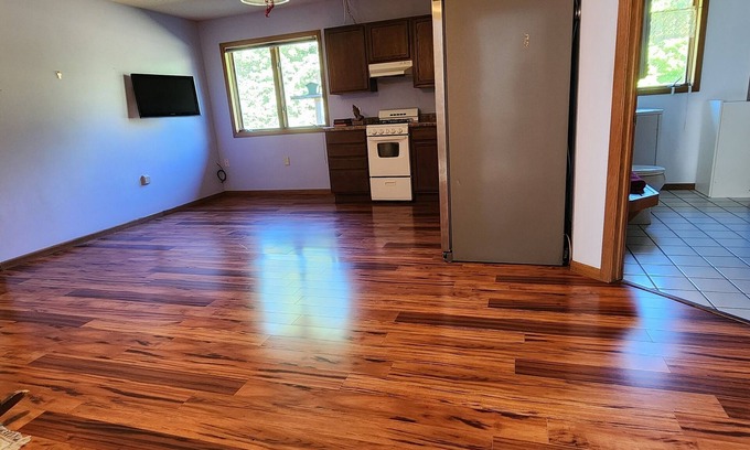 Colfax Apartamento | Charming and Quiet 1-bedroom apartment in Elk Mound with AC, WiFi