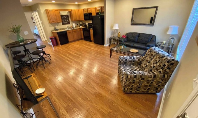 Elizabethtown Apartamento | Charming and safe 1-bedroom apartment in Elizabethtown with AC and WiFi