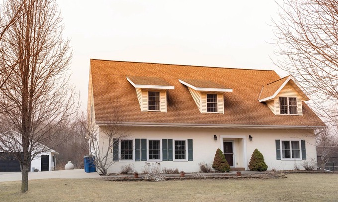 Suamico Casa | Charming and Spacious NFL Draft-Ready 3-bedroom Estate in Green Bay, WI