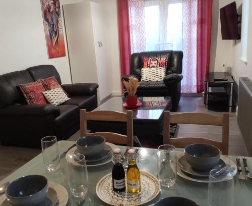 Alibon Apartamento | Charming and Stylish 2-Bed Apart - London Dagenham