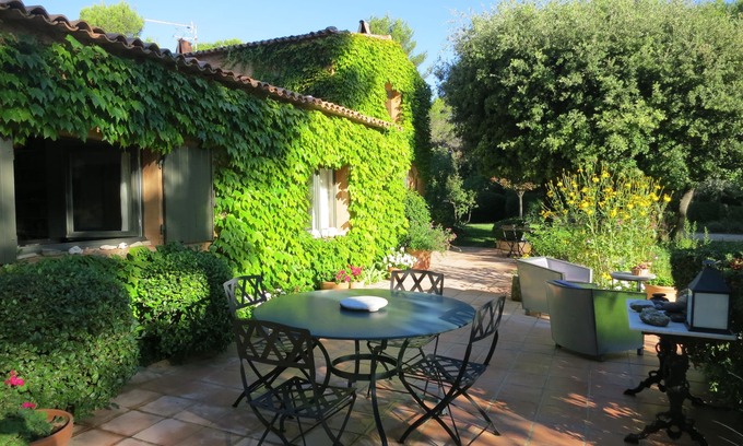 Est Casa | Charming and tasteful artist's house in an exceptional site in Bibemus