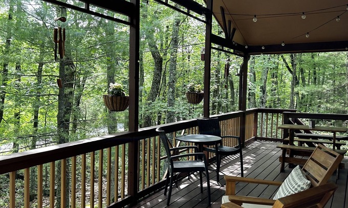 Hawley Chalet De Esquí | Charming and Tranquil Poconos Chalet in Lake Community