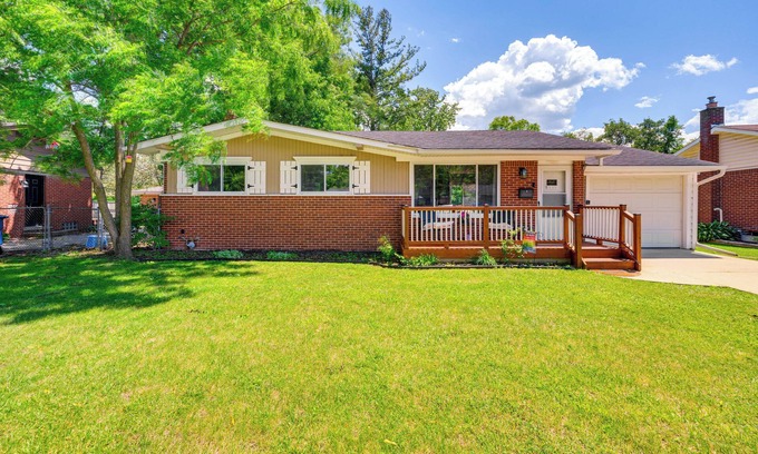 Mitchell Casa | Charming Ann Arbor Getaway w/ Deck: Near Downtown!