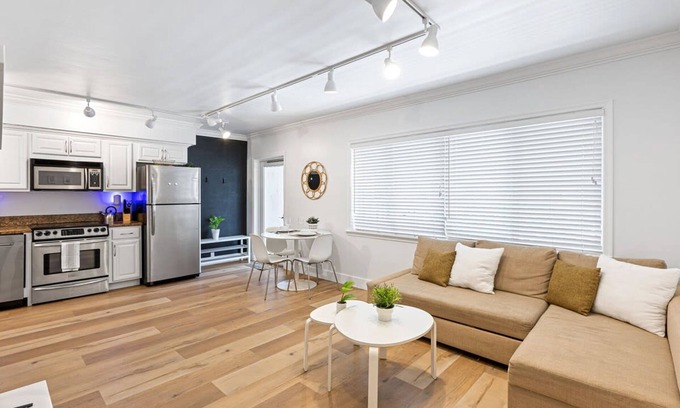 Hendricks and Venice Isles Apartamento | Charming Apartment in Las Olas Blvd Isle