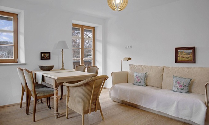 Bad Toelz Apartamento | Encantador apartamento "Ferienwohnung Birke" con vistas a la montaña, Wi-Fi