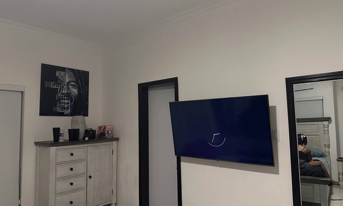 Molynes Gardens Apartamento | Charming apartment in beautiful Kingston with AC