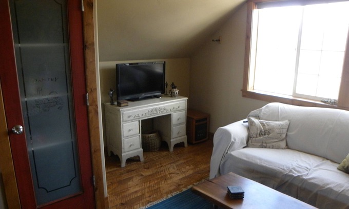 Creston Apartamento | Charming apartment near Kalispell and Glacier Park, with gorgeous views.