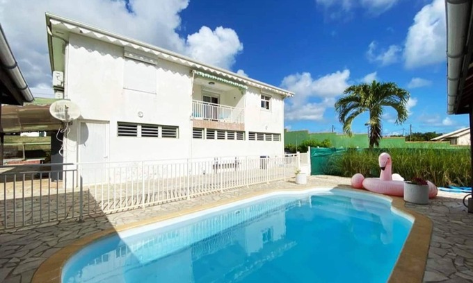 Le Robert Apartamento | Charming apartment with swimming pool