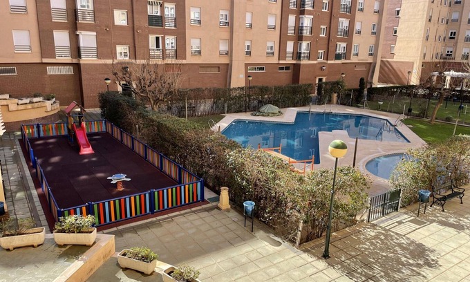 Poniente-Sur Apartamento | Apartamento con Piscina y Garaje en Barrio Comercial de Córdoba