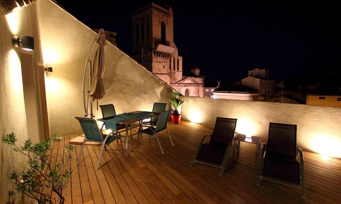 Nimes City Centre Apartamento | Encantador apartamento con impresionante terraza en el centro medieval de Nimes '