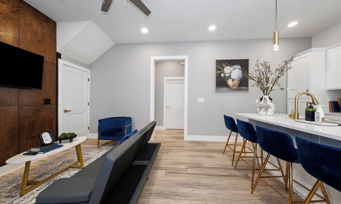 Midtown Apartamento | Charming Apt near Trinity Univ, Pearl, DT & 2 King Bed