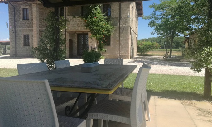 Torgiano Apartamento | Encanto apt. con piscina en una finca de vino. WIFI gratuito, jardín verduras gratuito, vino gratis