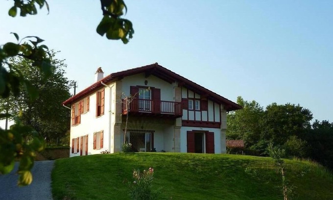 Saint-Pee-sur-Nivelle Casa | CASA VASCA CON ENCANTO EN 6500 M2