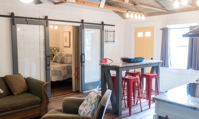 Summerville Historic District Casa | Cabaña histórica estilo granero