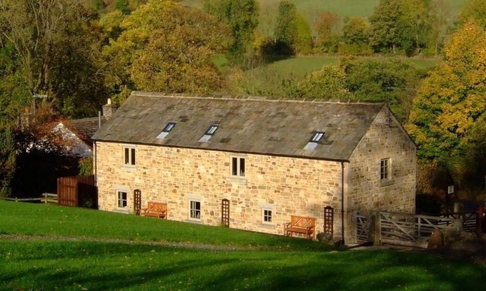 Hope Valley Casa | Charming Barn in Hope Valley - The Heart of the Peak District. Sleeps 7