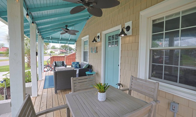 North Carolina Coast Cabaña | Charming Beach Cottage-1 block to beach/boardwalk