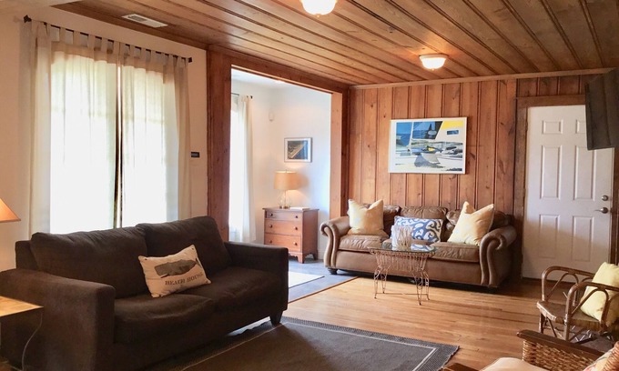 Northeast Virginia Beach Cabaña | Encantadora casa de playa a solo 100 metros del océano Atlántico