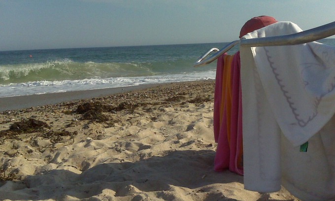 Charlestown Cabaña | Encantadora casa de playa con acceso en bote y vistas al estanque.