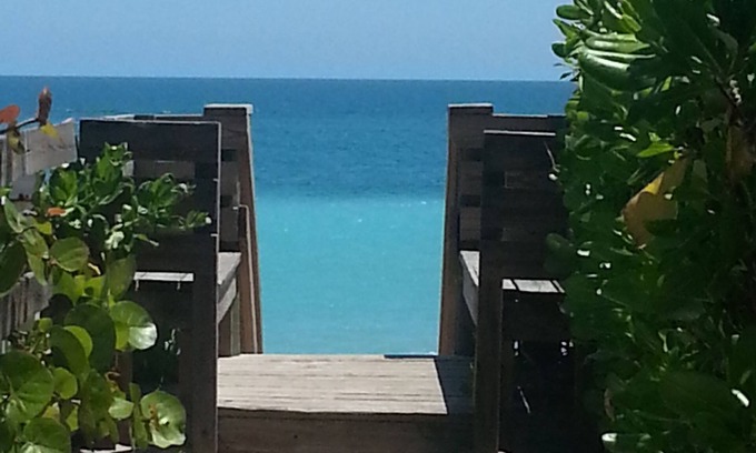 Summerplace Cabaña | Unique Beach Cottage, a 100 pasos del agua. Espacio abierto, elegante y confortable.