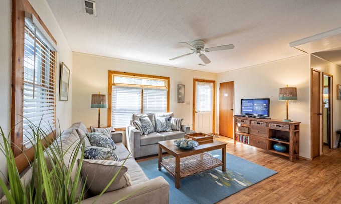Avon Cabaña | Charming beach cottage, 2 min. walk to the ocean! Pet friendly.