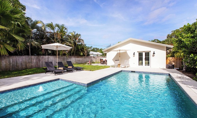Central Naples Casa | Beach Beach Cottage! ¡A solo 1 milla de la impresionante playa Horizon! familia