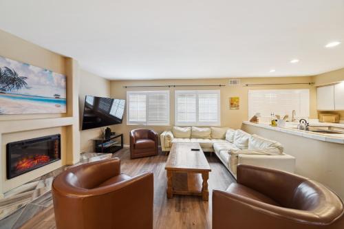 Corona del Mar Casa | Charming Beach Duplex Home in Corona del Mar