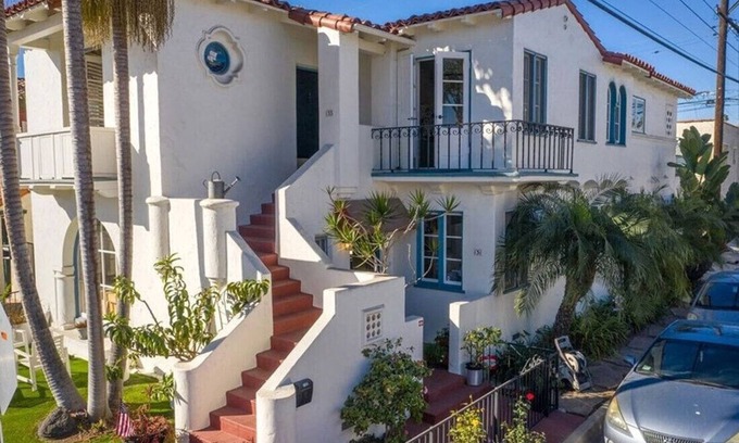 Belmont Shore Casa | Charming Beach Getaway/Next to Beach & 2nd Street/Lower Unit