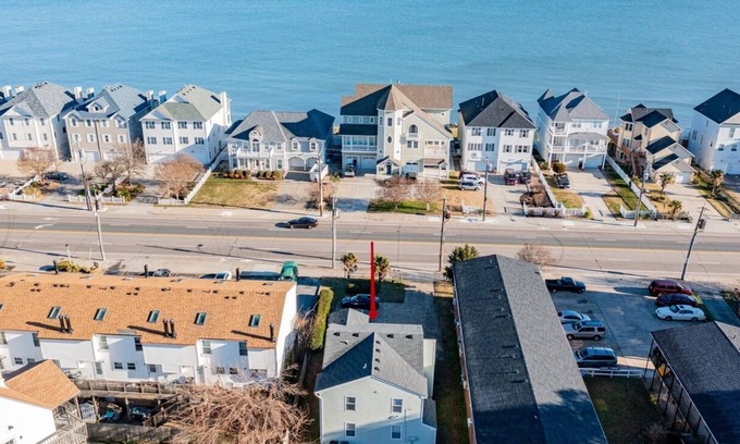 Norfolk Casa | Charming Beachside Duplex: 2 Units -3 Bedrooms-each. Ideal for large families