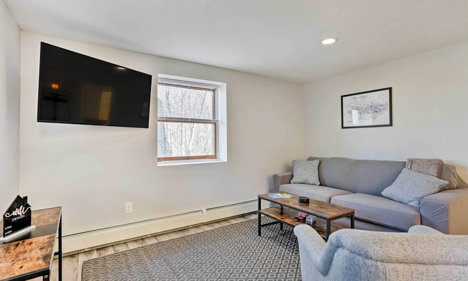 Beacon Apartamento | Charming Beacon Apt w/ Fire Pit: Near Hiking!