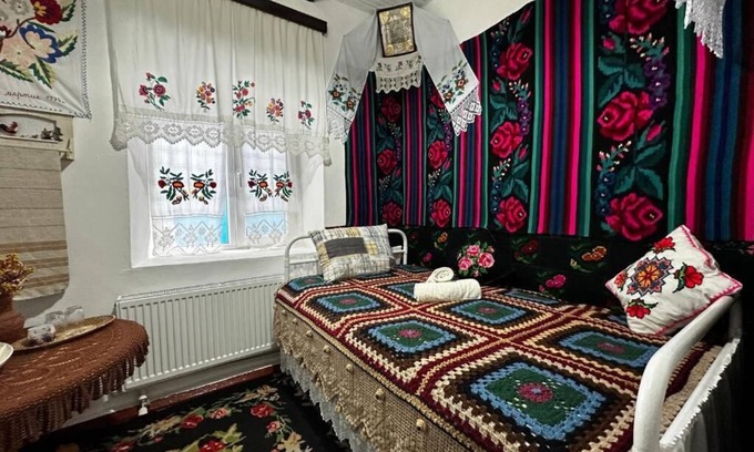 Moldova Cama Y Desayuno | Charming bed & breakfast in Băcioi with WiFi, AC