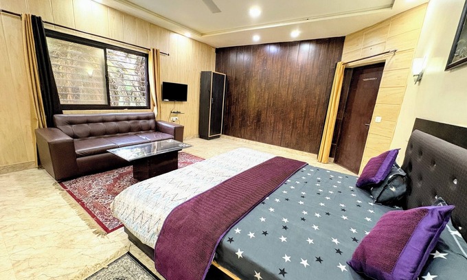 Rakabganj Cama Y Desayuno | Charming bed & breakfast in brilliant Agra with WiFi, AC