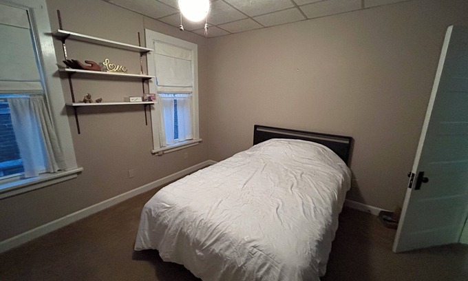 Wilson Casa | Charming bedroom in welcoming Easton with WiFi, AC, shared kitchen and bathroom