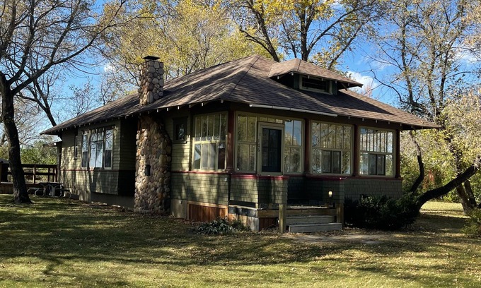Dawson Cabaña | Charming Big D Cottage, in Dawson ND