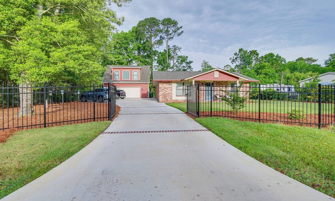 Bluffton Cabaña | Charming Bluffton Vacation Home w/ Yard!