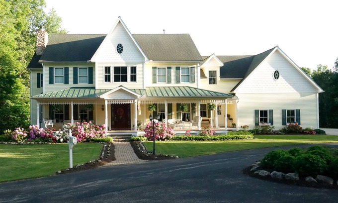 McKean Cama Y Desayuno | Charming Bnb on a private Estate! Room #1