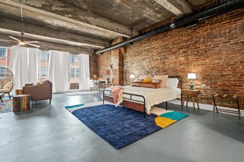 Central City Apartamento | Charming Boho Loft on Historic Morris Ave