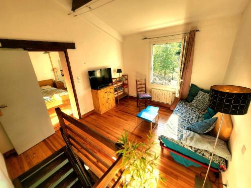 Ayguesvives Apartamento | Charming brickyard cottage near a lock