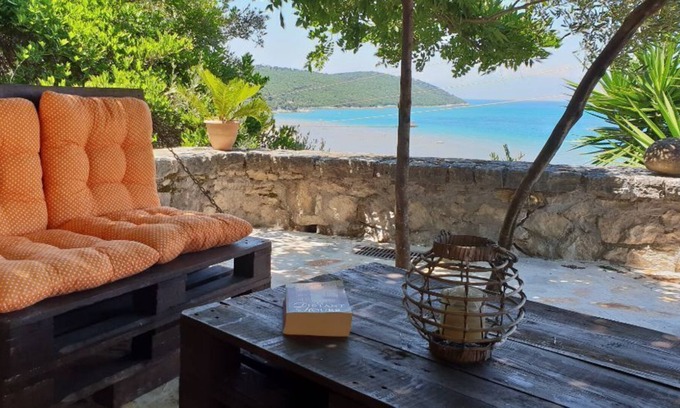 Apraos Apartamento | Charming bright apartment near the sea, private terrace!